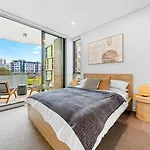 Modern Oasis In Waterloo