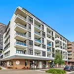 Modern Oasis In Waterloo