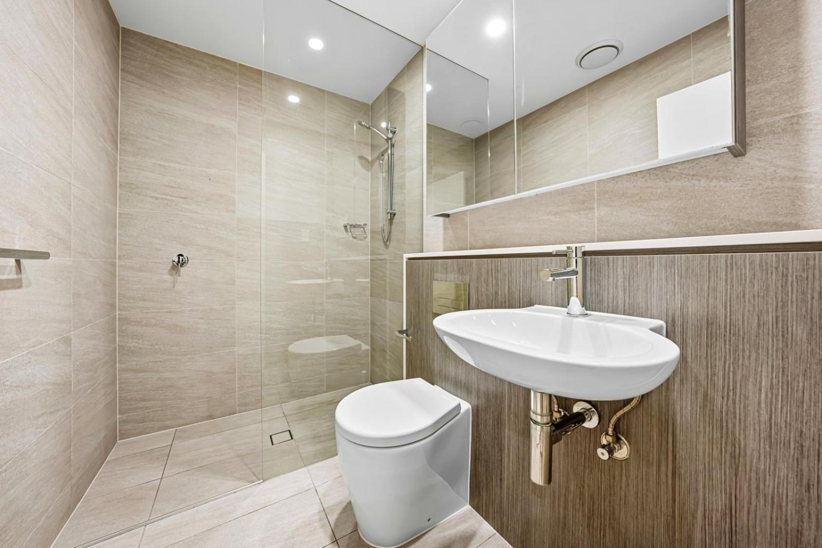 Modern Oasis In Waterloo Apartment